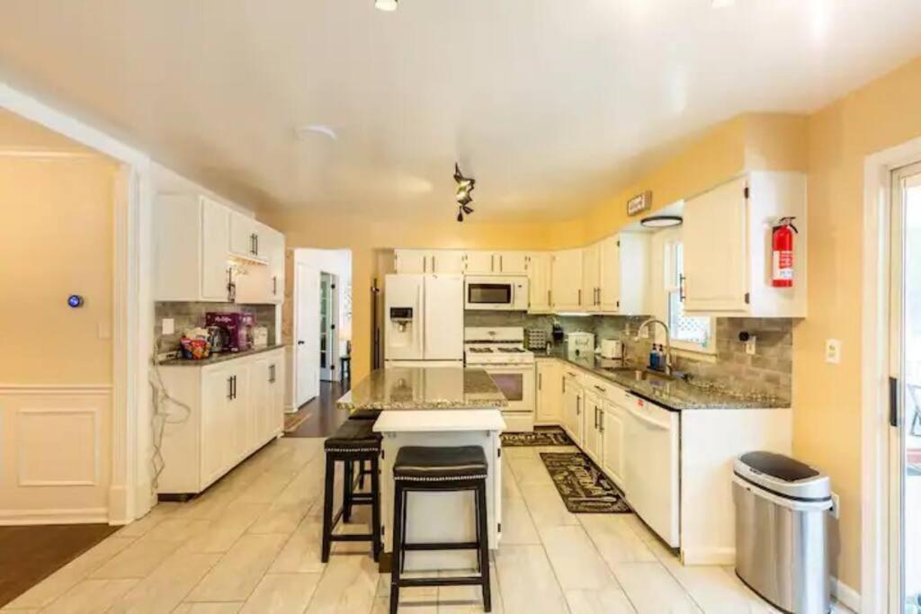 בואי Lrge 5 Bedroom 9 Beds Near Dc-Pool, Hot Tub, Gym, Game Rm, Fire Pit מראה חיצוני תמונה