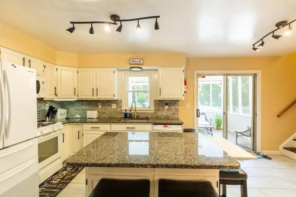 בואי Lrge 5 Bedroom 9 Beds Near Dc-Pool, Hot Tub, Gym, Game Rm, Fire Pit מראה חיצוני תמונה